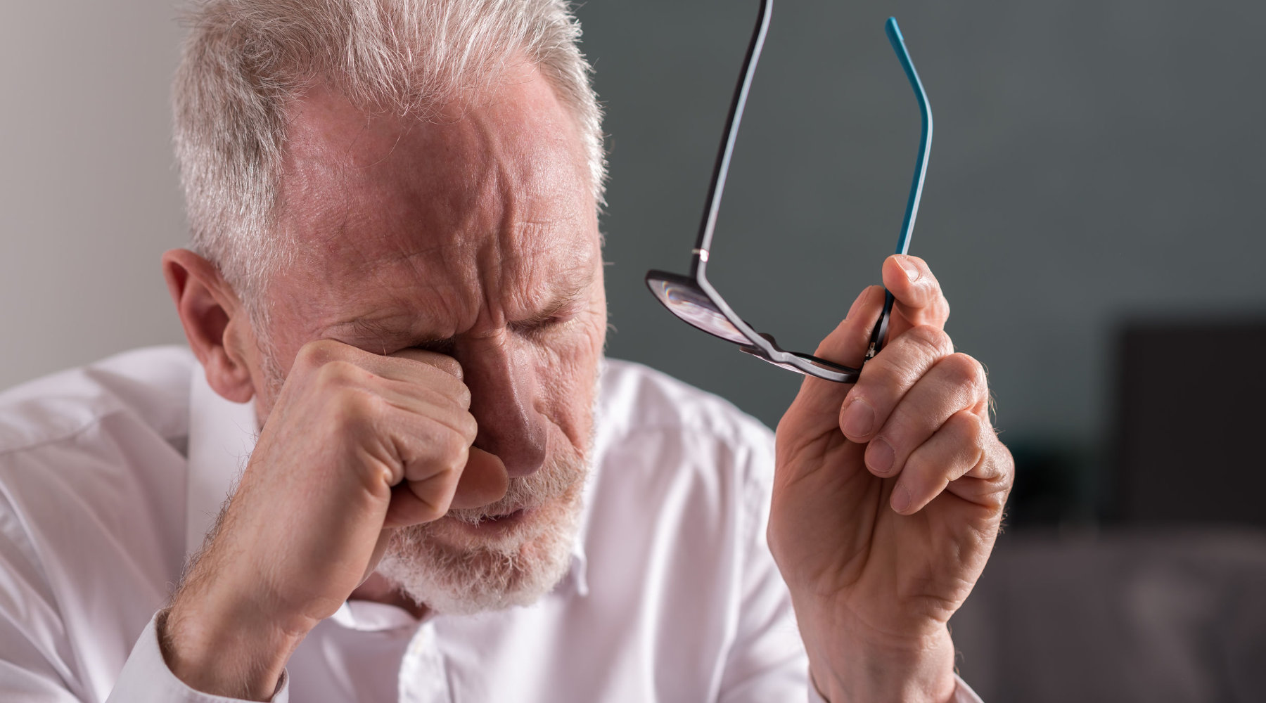 Reading with HD Pro Table Light
